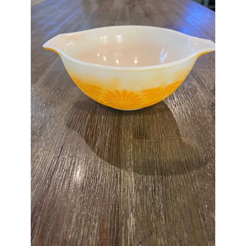 Vintage Pyrex Daisy Sunflower Cinderella Mixing Bowl 442 Yellow Orange 1.5 QT